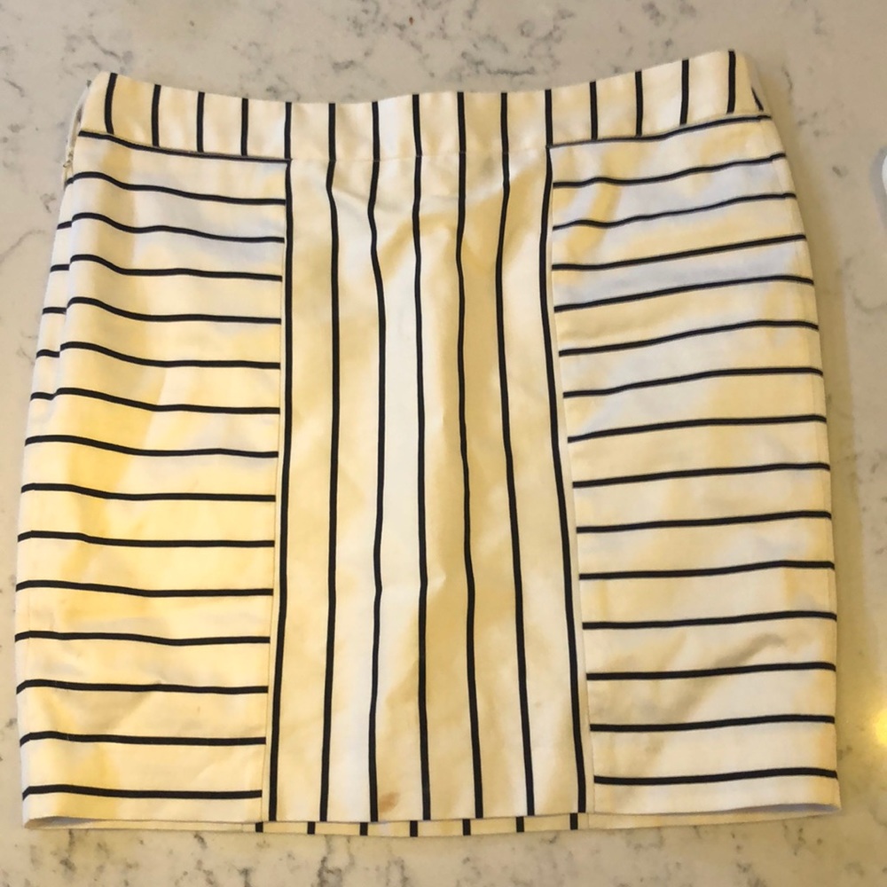 Women’s size small white and black skirt